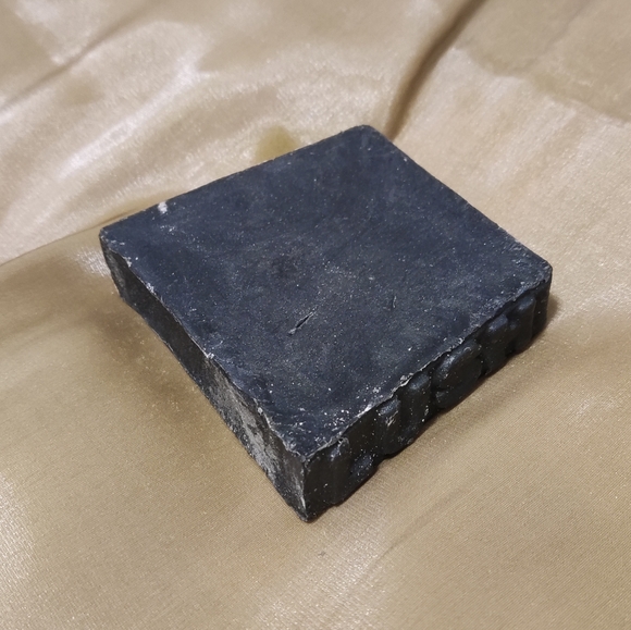 Lush charcoal face soap - Picture 1 of 4